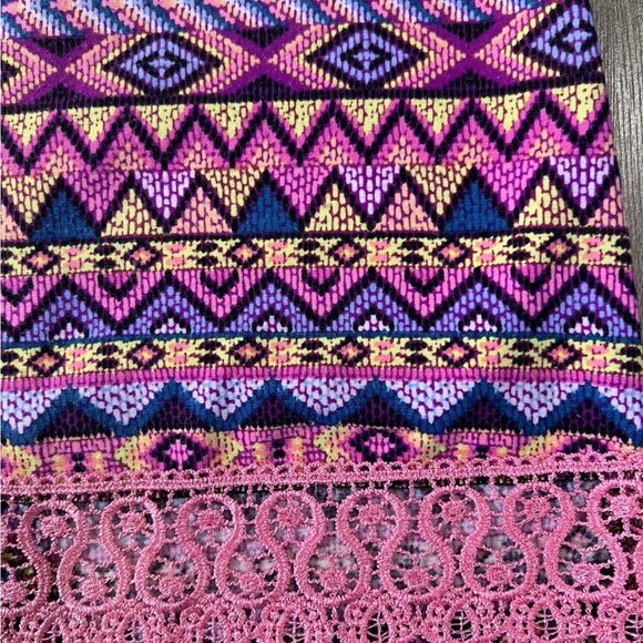 D-signed Geometric Tank - Picture 2 of 12